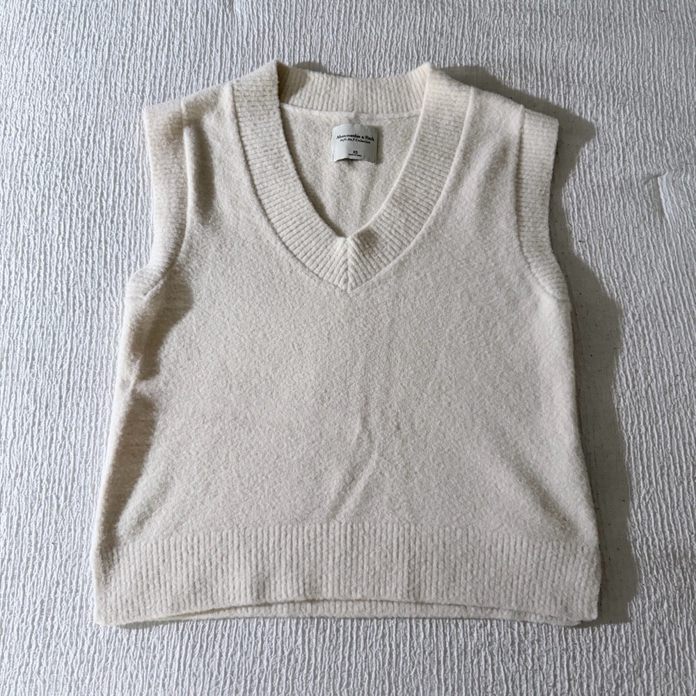 Abercrombie & Fitch Cream V-Neck Sweater Vest